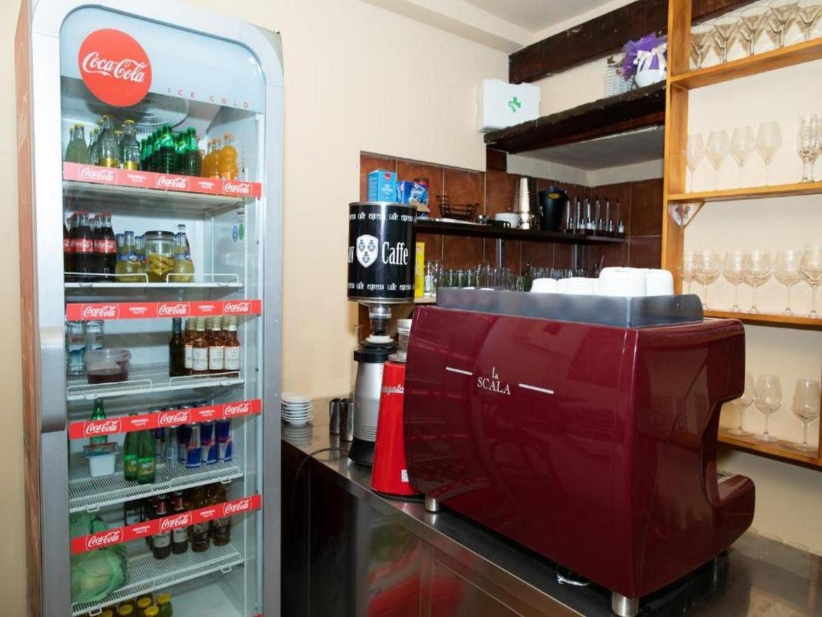 Hostel Lav & Cafe